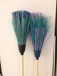 Метла круглая полипропилен Люкс 4 кольца с черенком